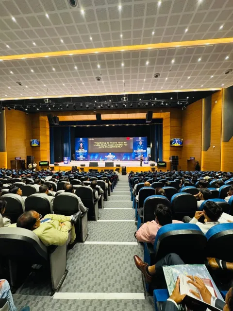 A full auditorium at a Real Estate Dominator summit
